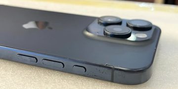 Strange Problem on iPhone 15 Pro: “The Phone Peels Like an Onion”